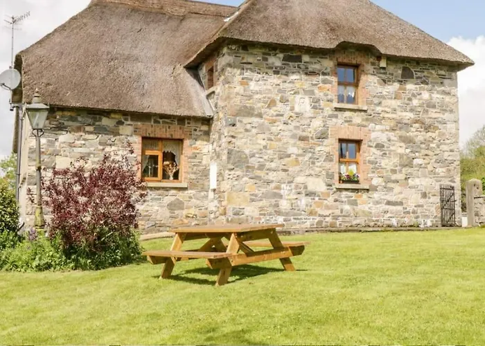 An Maide Ban, Holiday home *