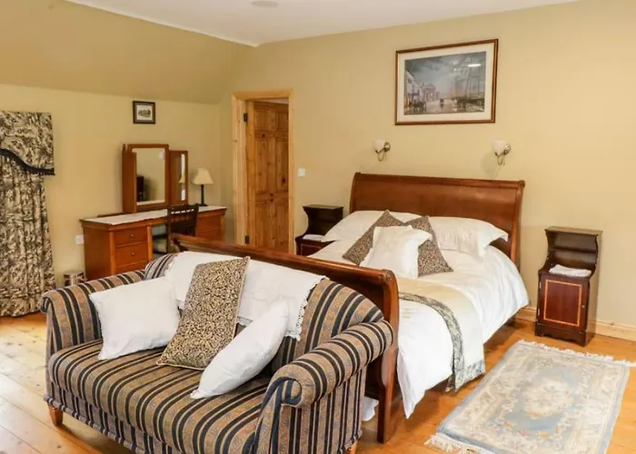 An Maide Ban, Holiday home